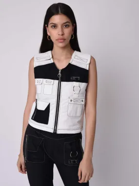 Sleeveless utility vest with contrasting seams and mesh insert